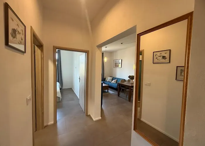 One-bedroom Newly Renovated With Netflix * Prague